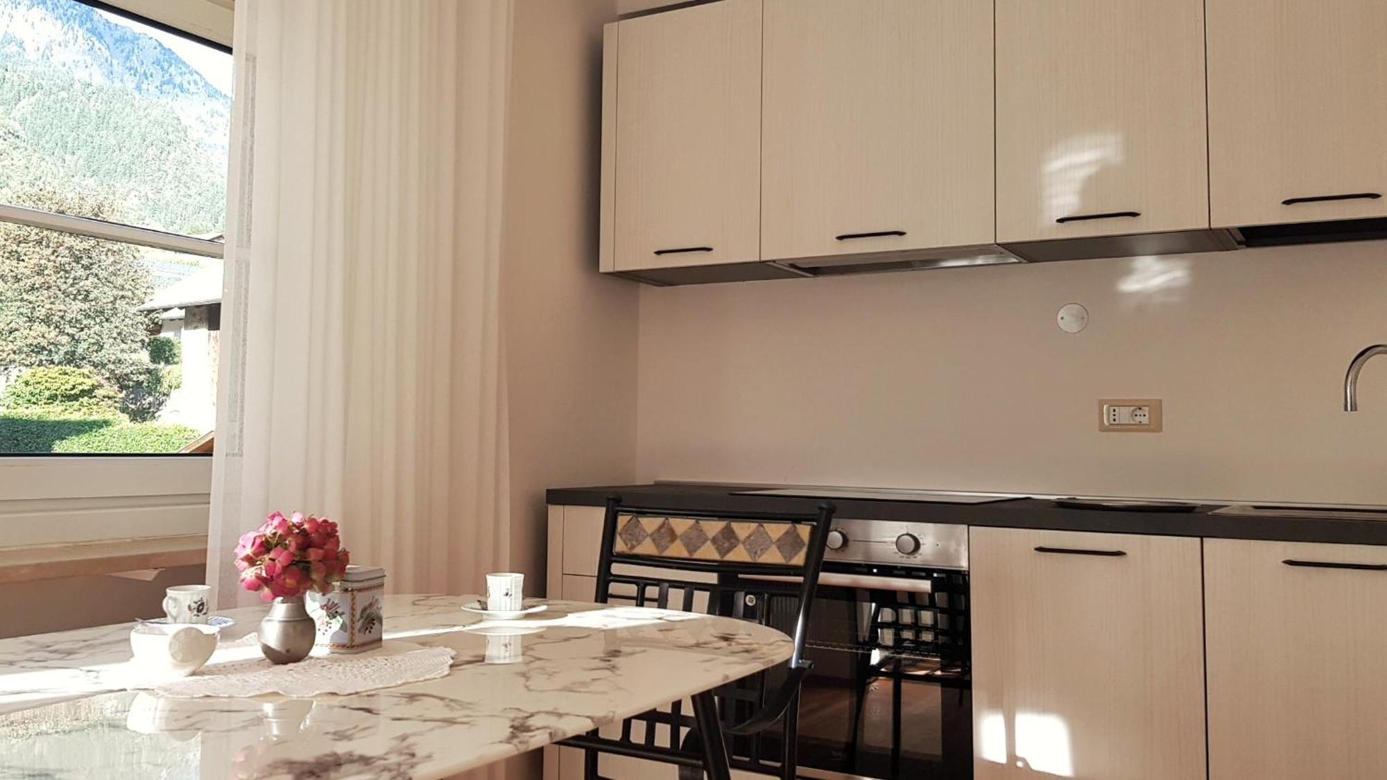 パルチーネス Cafe Rudi Living Bed & Breakfast エクステリア 写真