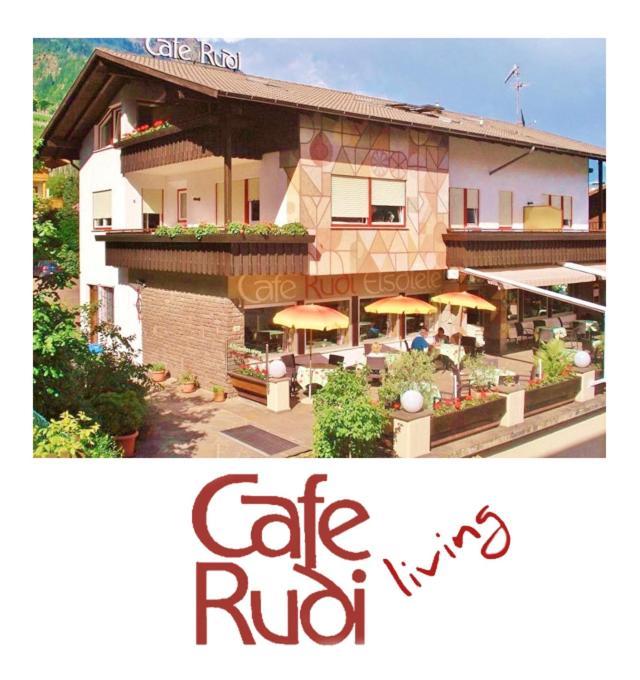 パルチーネス Cafe Rudi Living Bed & Breakfast エクステリア 写真