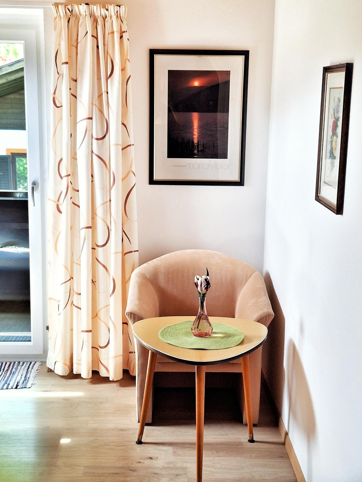 パルチーネス Cafe Rudi Living Bed & Breakfast エクステリア 写真