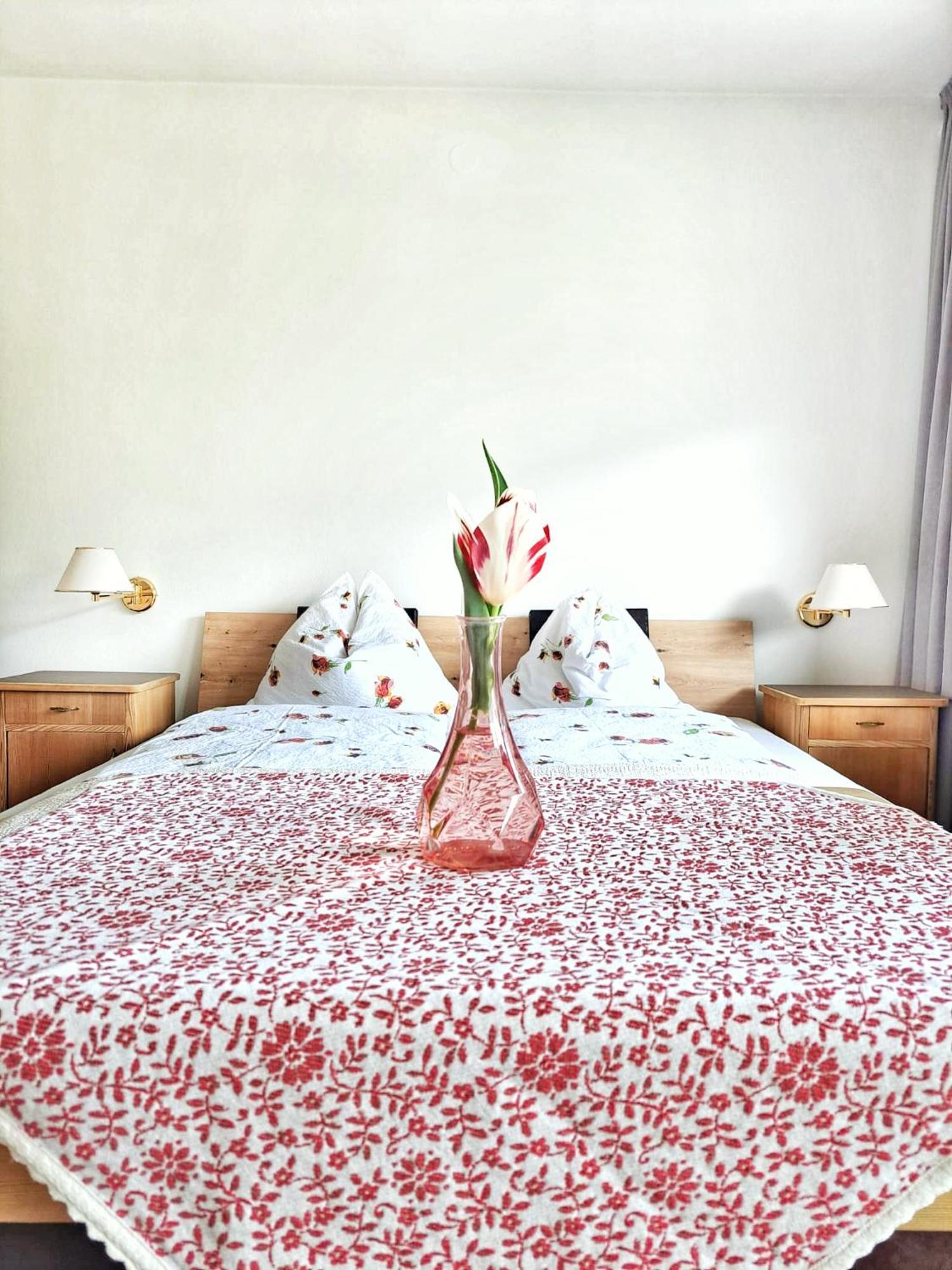 パルチーネス Cafe Rudi Living Bed & Breakfast エクステリア 写真